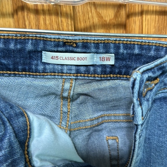 11.  Woman’s Levi boot jeans - Picture 2 of 4